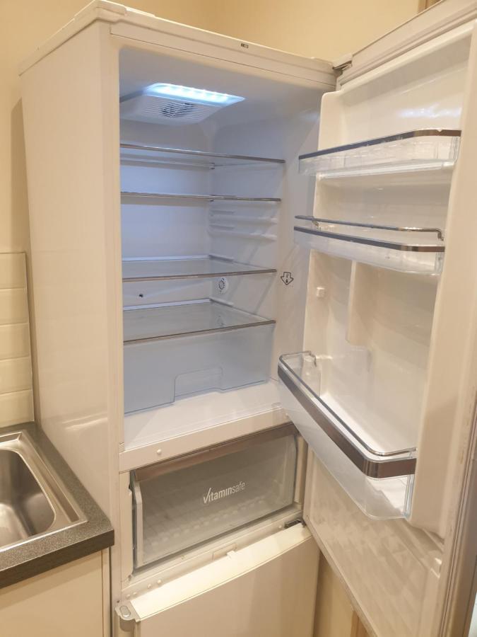 London Luxury Apartments 3 Bedroom Sleeps 8 With 3 Bathrooms 4 Mins Walk To Tube Free Parking Ilford Extérieur photo