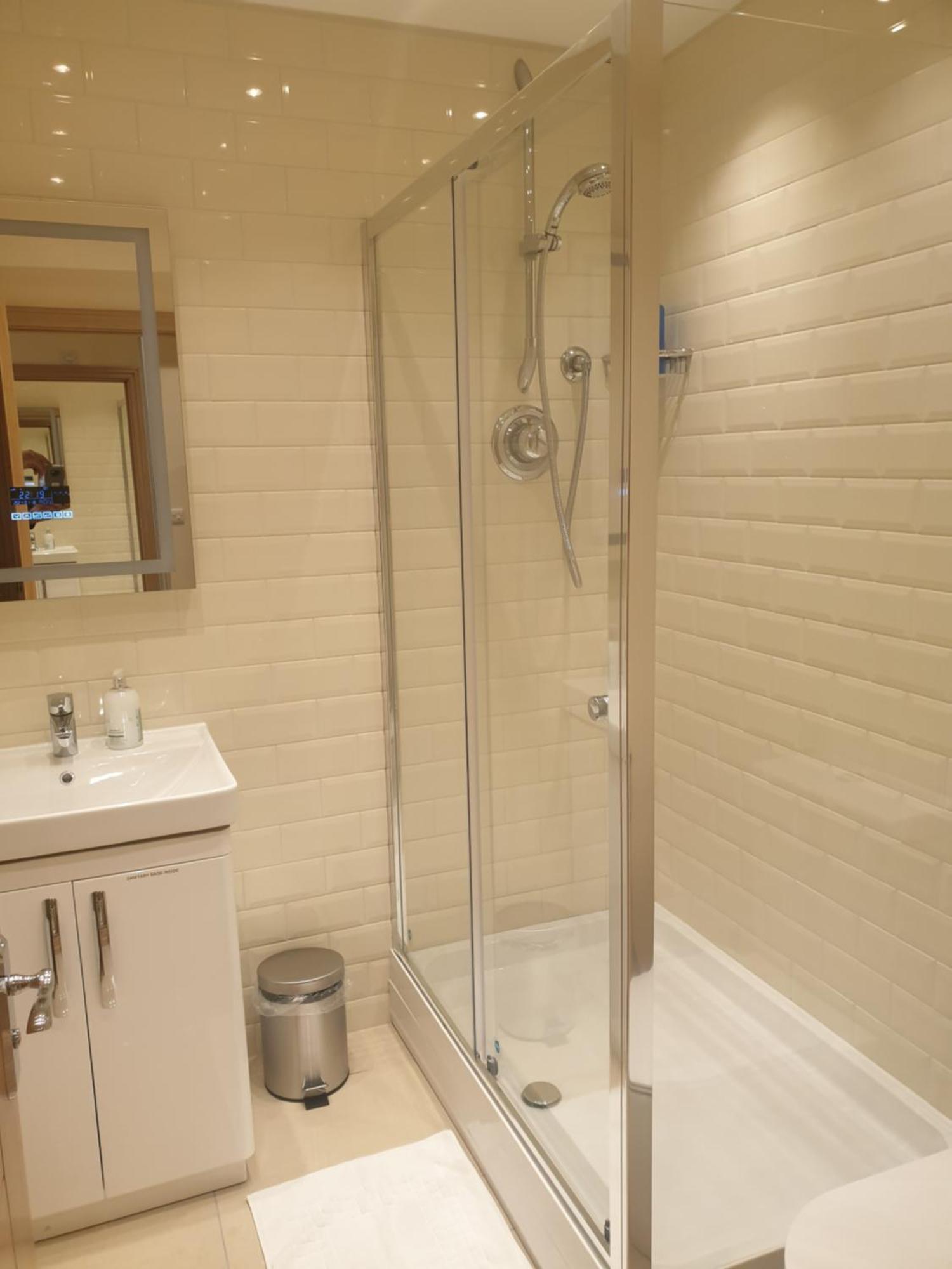 London Luxury Apartments 3 Bedroom Sleeps 8 With 3 Bathrooms 4 Mins Walk To Tube Free Parking Ilford Extérieur photo