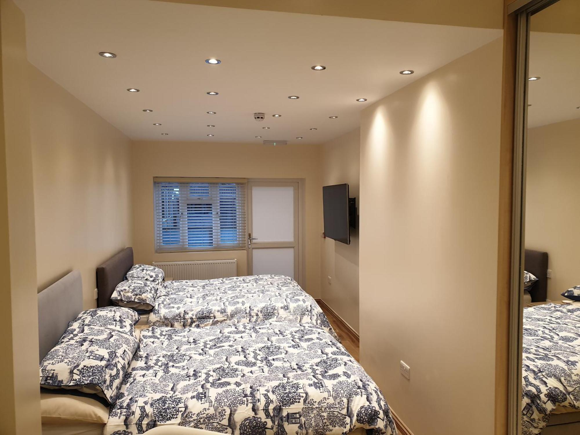 London Luxury Apartments 3 Bedroom Sleeps 8 With 3 Bathrooms 4 Mins Walk To Tube Free Parking Ilford Extérieur photo