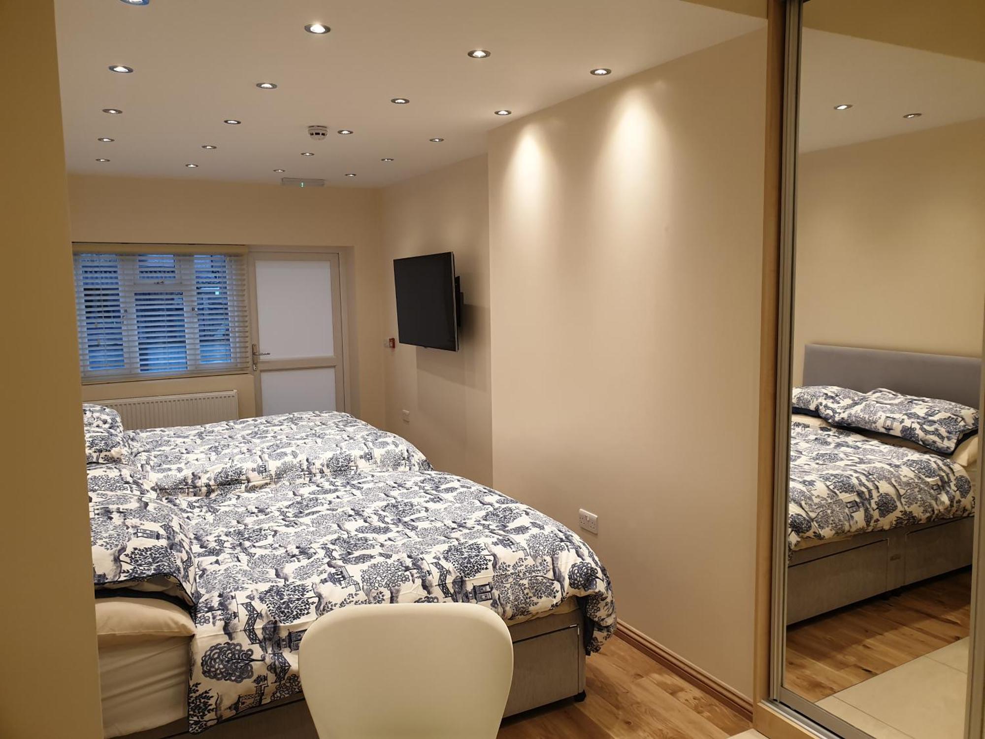 London Luxury Apartments 3 Bedroom Sleeps 8 With 3 Bathrooms 4 Mins Walk To Tube Free Parking Ilford Extérieur photo