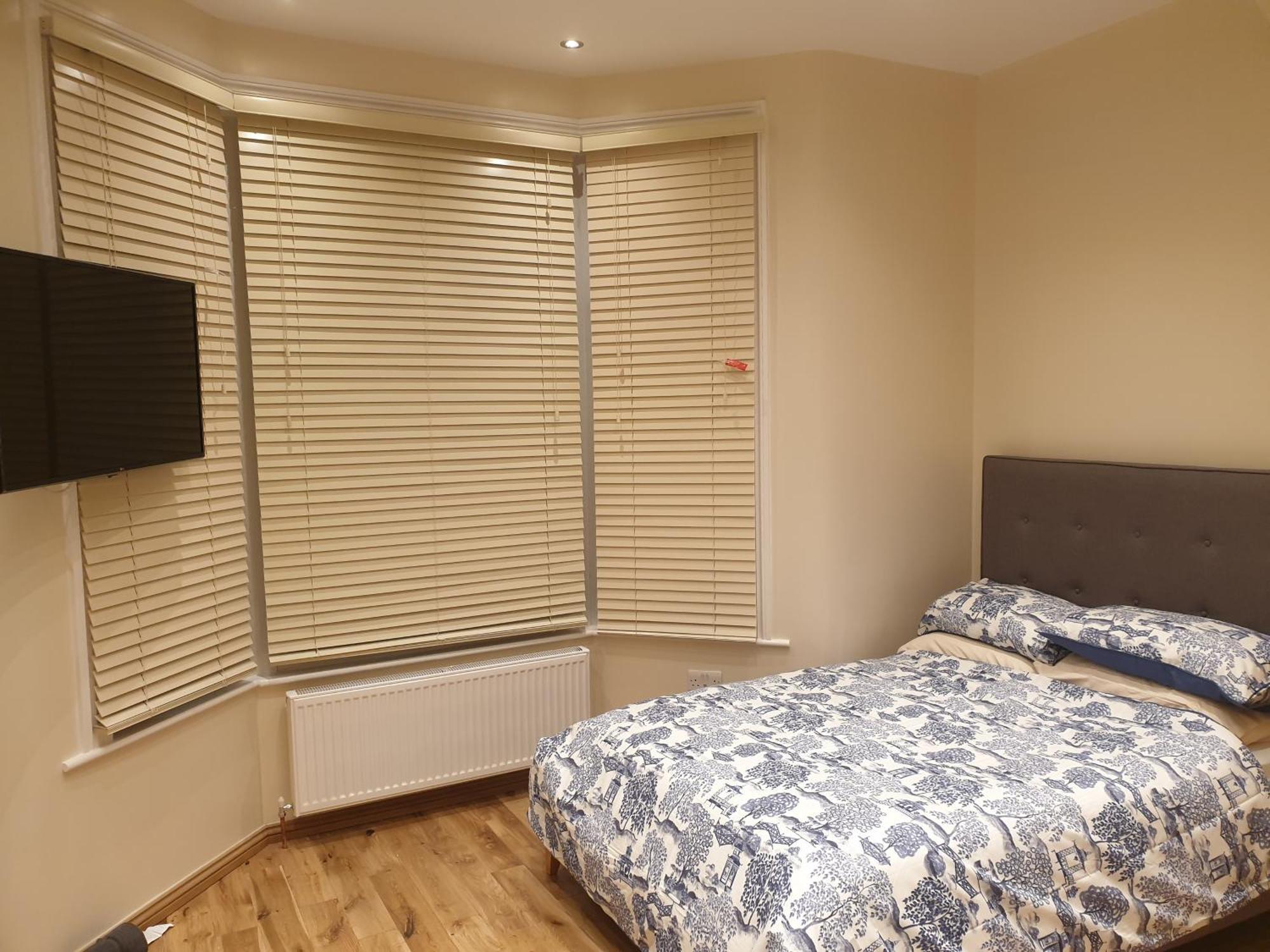 London Luxury Apartments 3 Bedroom Sleeps 8 With 3 Bathrooms 4 Mins Walk To Tube Free Parking Ilford Extérieur photo