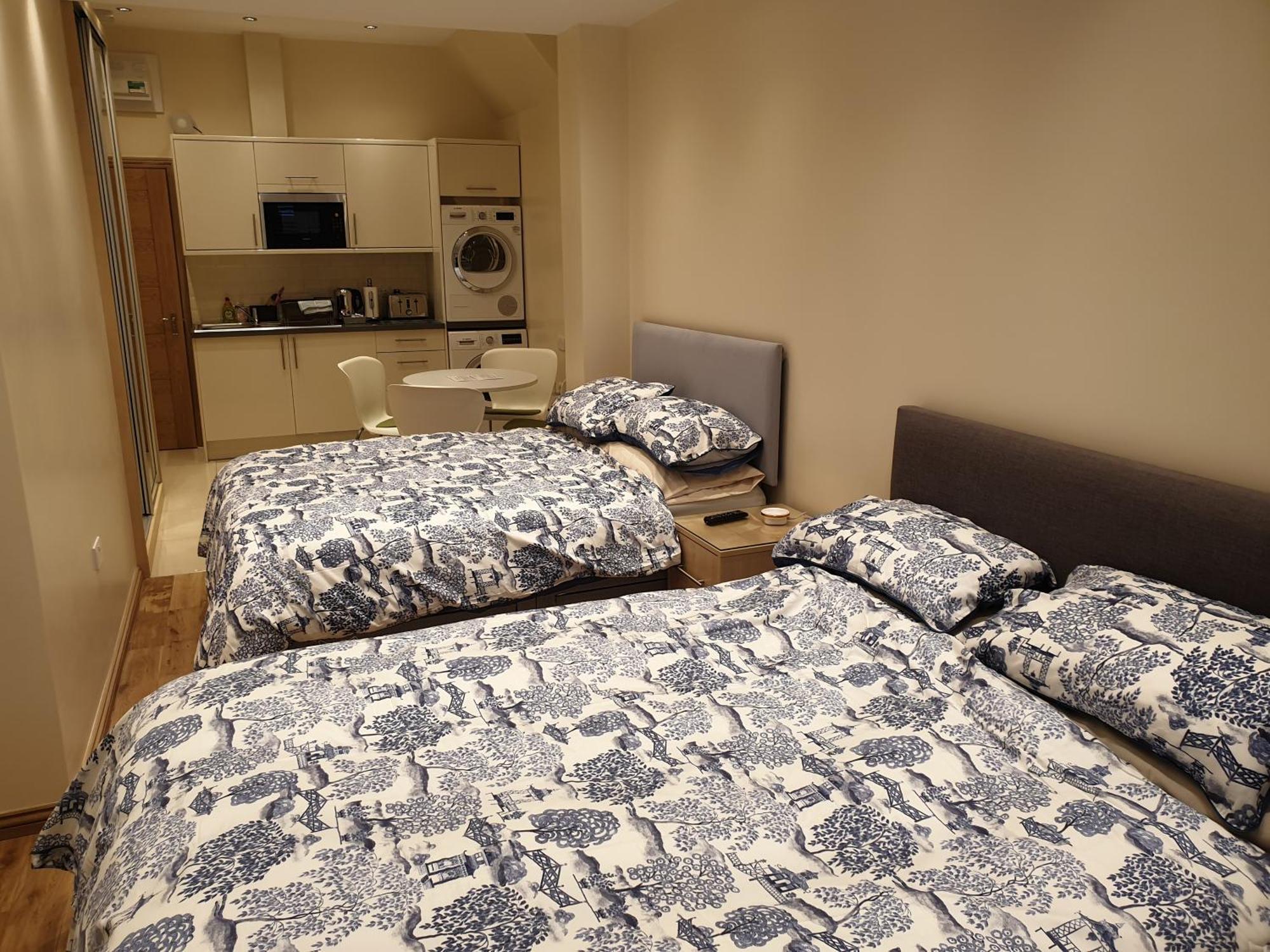 London Luxury Apartments 3 Bedroom Sleeps 8 With 3 Bathrooms 4 Mins Walk To Tube Free Parking Ilford Extérieur photo